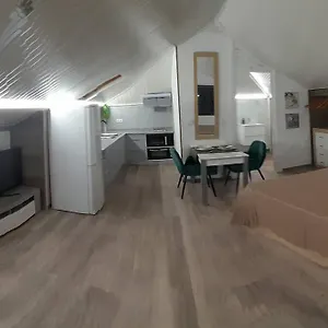 Santoserenus Apartment